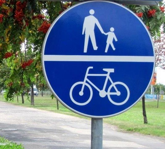 O tym... jak korzystać ze ścieżek pieszo - rowerowych - Przepisy dla rowerzystów -  KPP Grodzisk Wielkopolski